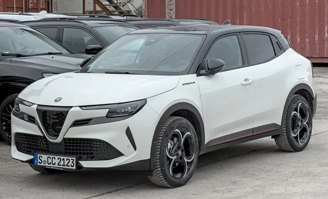 Alfa Romeo Junior Elettrica 54 kWh