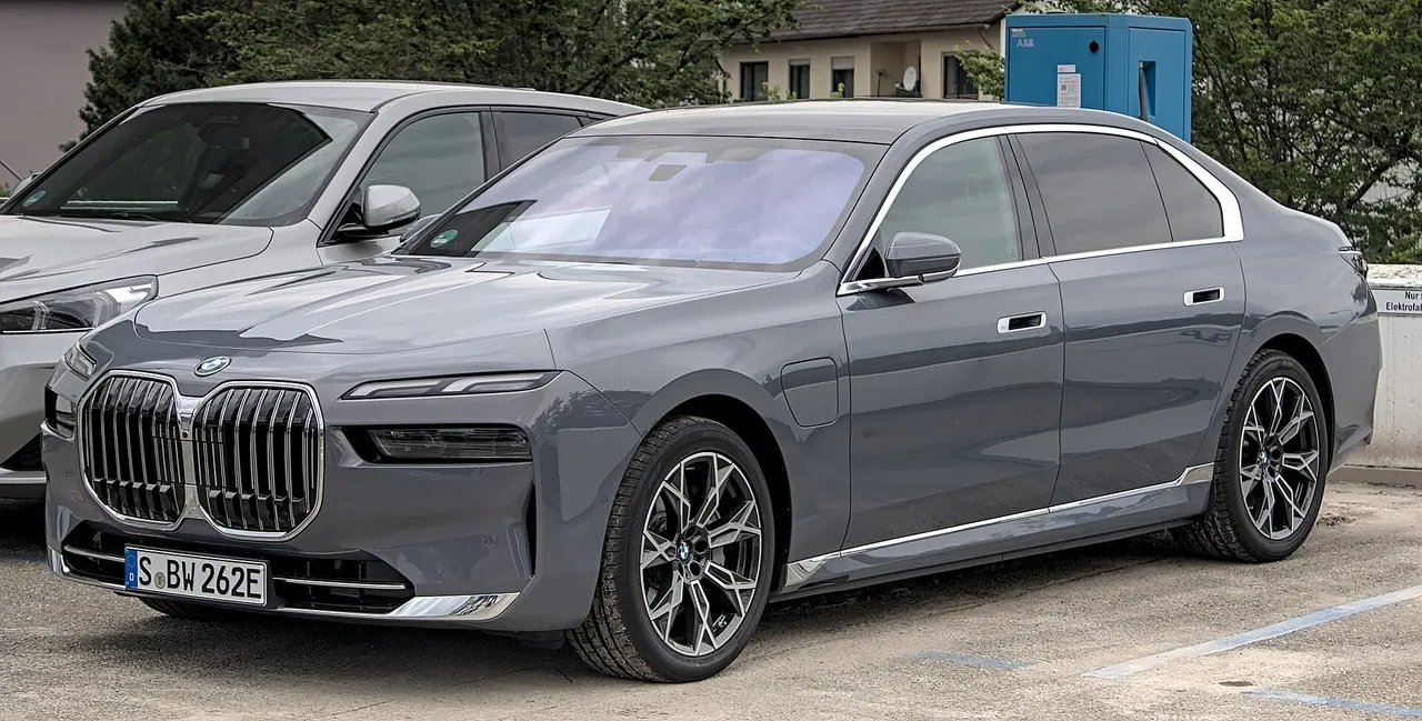 BMW i7 M70 xDrive (MY23-26)