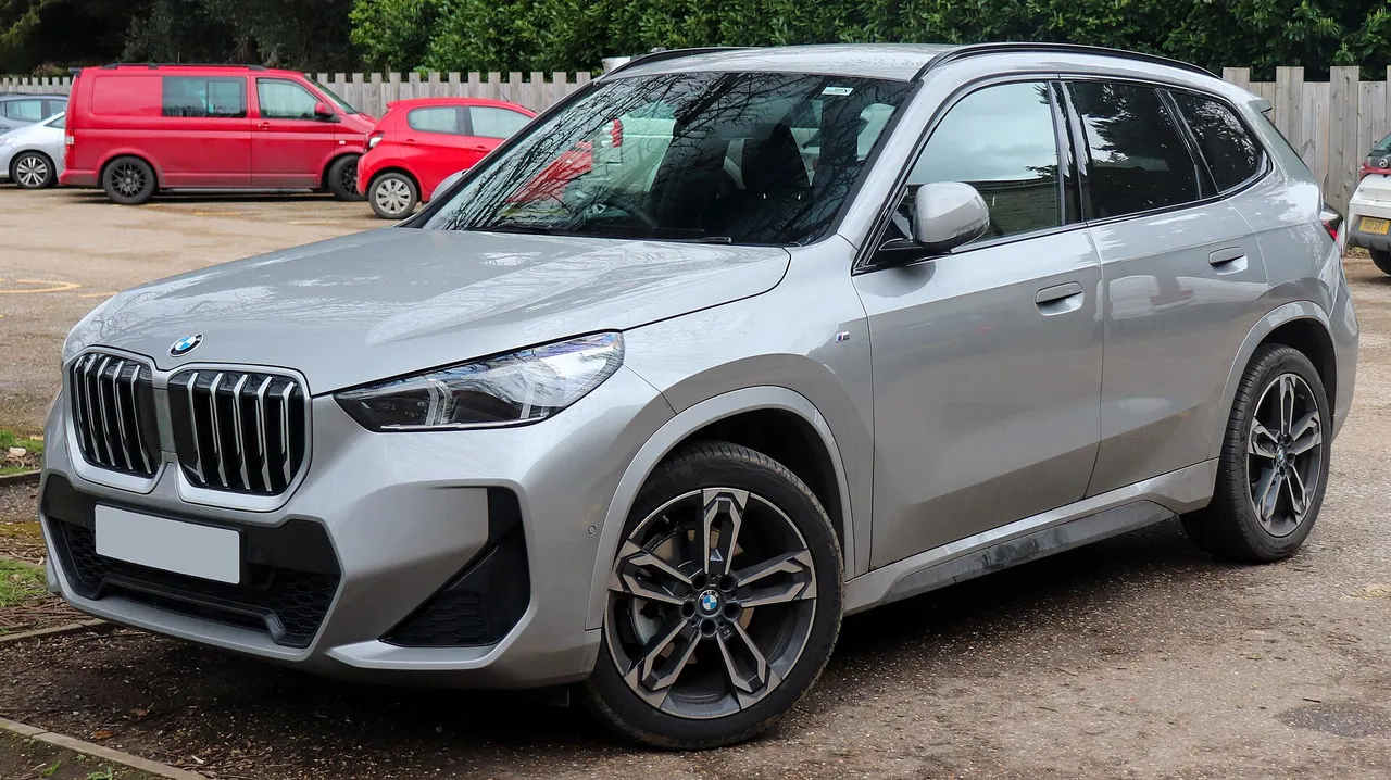 BMW iX1 xDrive30 (MY26)