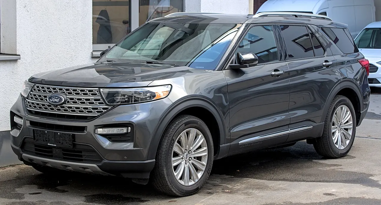 Ford Explorer Extended Range RWD (MY24-25)
