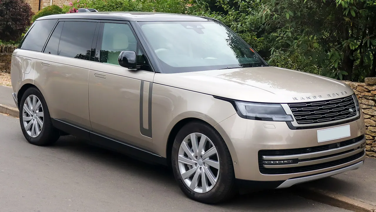 Land Rover Range Rover LWB EV550 (MY27)