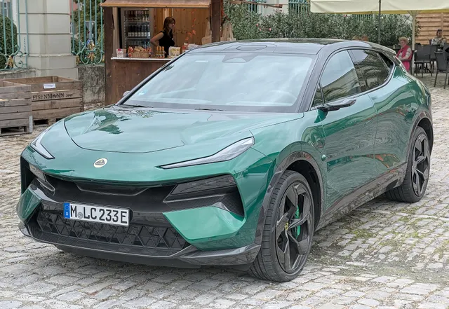 Lotus Eletre 900