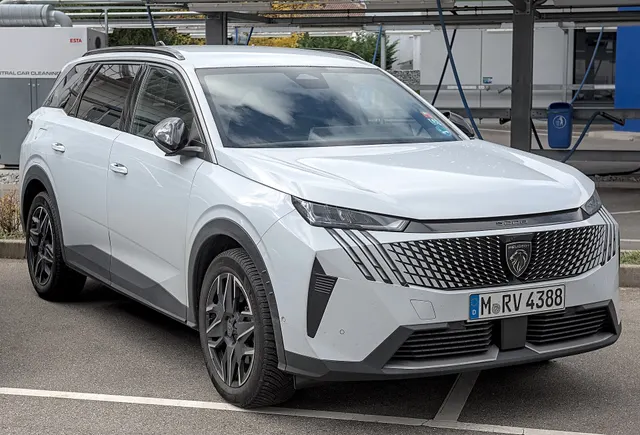 Peugeot e-5008 73 kWh