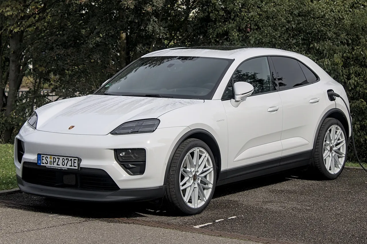 Porsche Macan Electric (MY25)