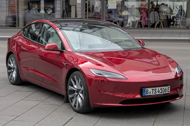 Tesla Model 3 Premium RWD (Highland)
