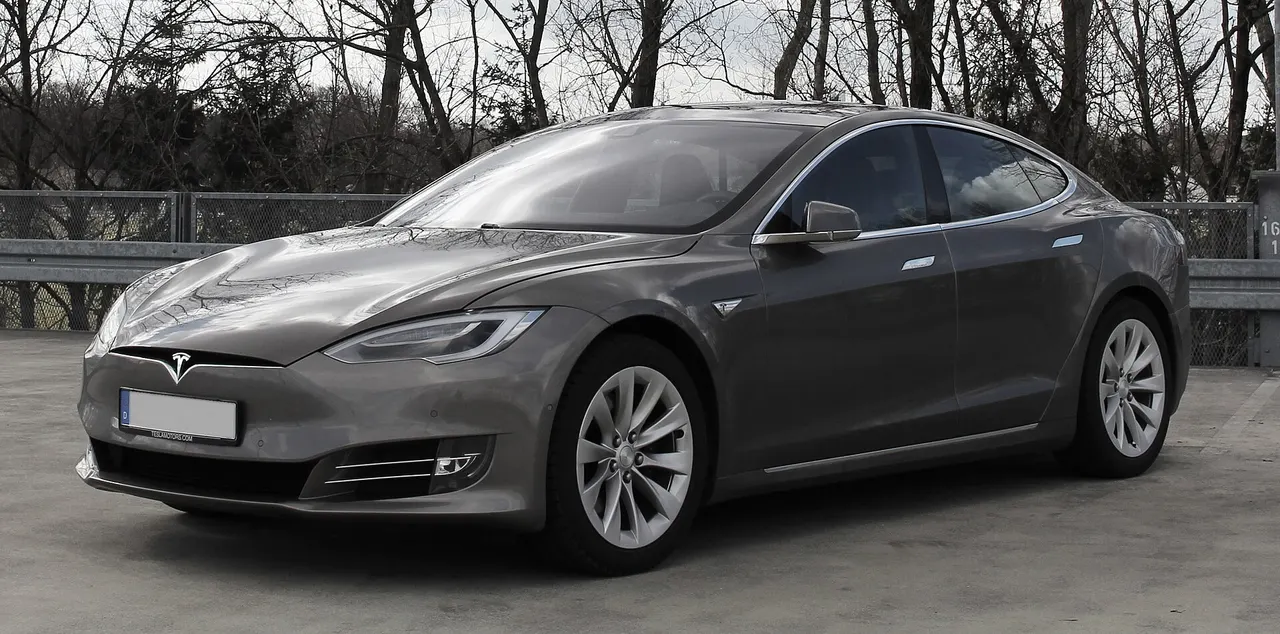 Tesla Model S 85D