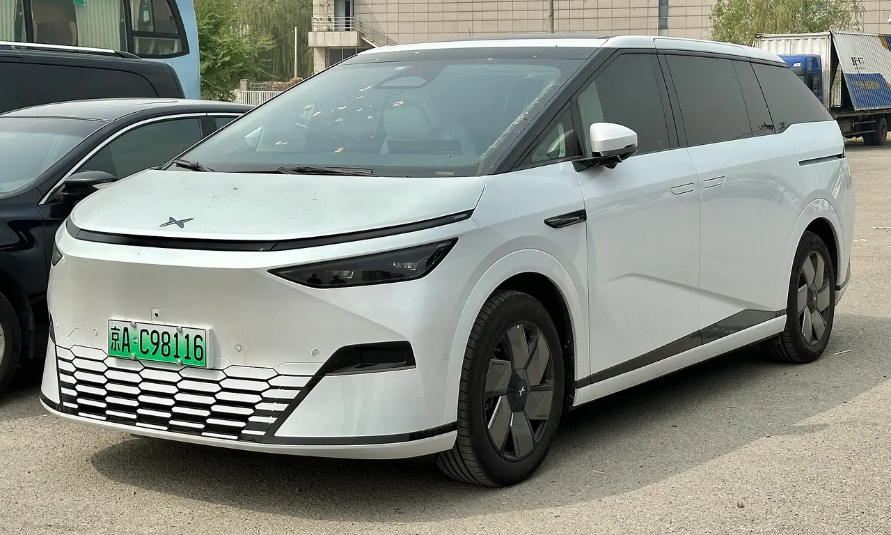 XPENG X9 FWD Standard Range (MY26)
